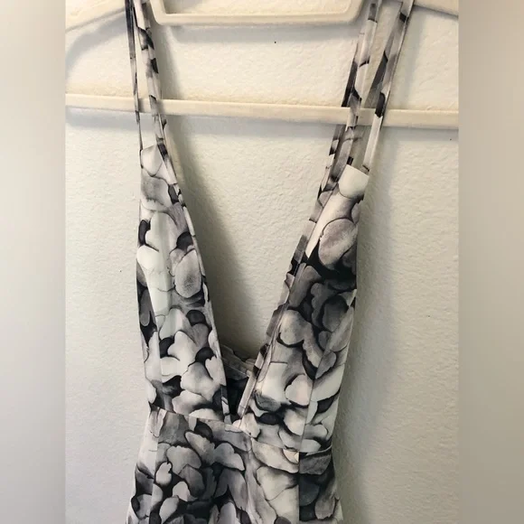 Deep Plunge Dress - Picture 4 of 11